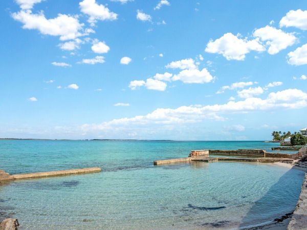 Modern Elegance Near Paradise with 5 Bedroom & Great Views