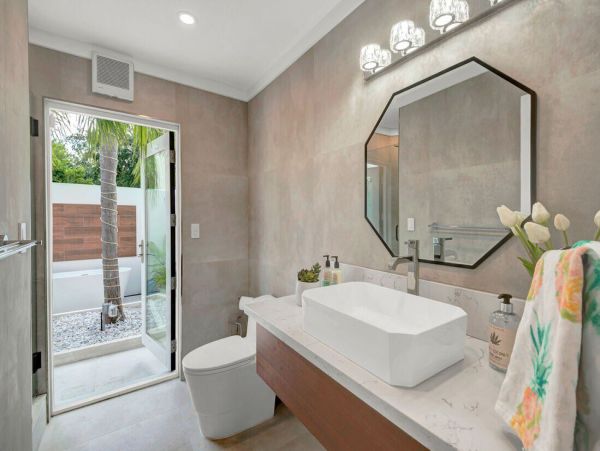 Modern Elegance Near Paradise with 5 Bedroom & Great Views
