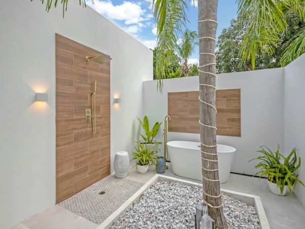 Modern Elegance Near Paradise with 5 Bedroom & Great Views