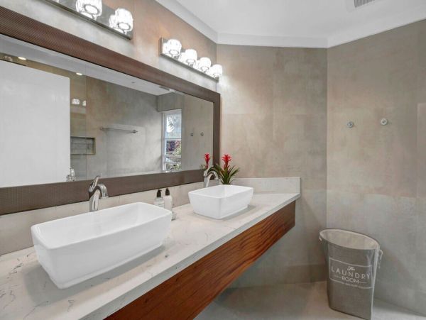 Modern Elegance Near Paradise with 5 Bedroom & Great Views