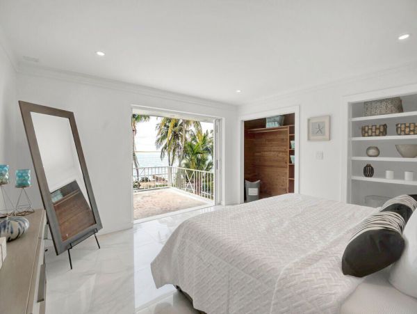 Modern Elegance Near Paradise with 5 Bedroom & Great Views