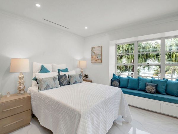 Modern Elegance Near Paradise with 5 Bedroom & Great Views