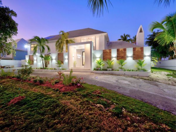 Modern Elegance Near Paradise with 5 Bedroom & Great Views