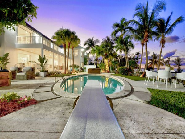 Modern Elegance Near Paradise with 5 Bedroom & Great Views