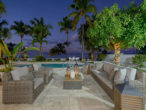 Modern Elegance Near Paradise with 5 Bedroom & Great Views