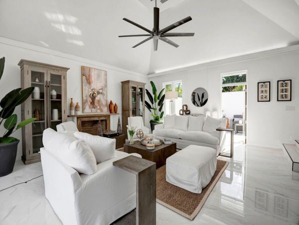 Modern Elegance Near Paradise with 5 Bedroom & Great Views