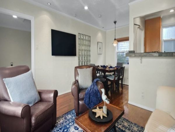 San Diego Two Bedroom Home Sleeps 5 Guests