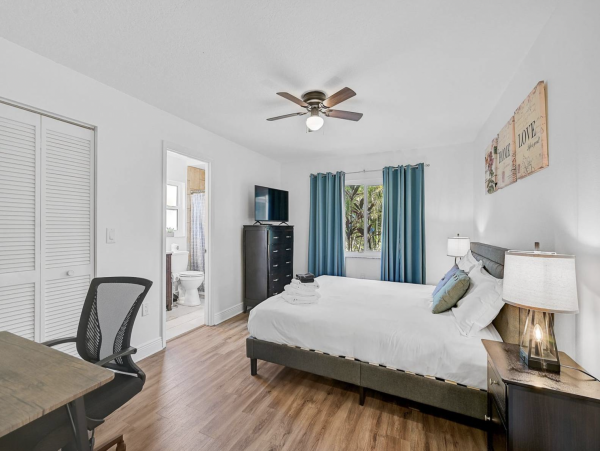 Stunning  Bradenton Vacation Pool Home Call Today