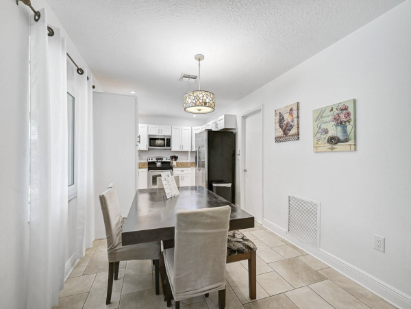 Stunning  Bradenton Vacation Pool Home Call Today
