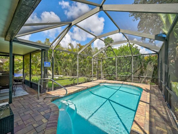 Stunning  Bradenton Vacation Pool Home Call Today