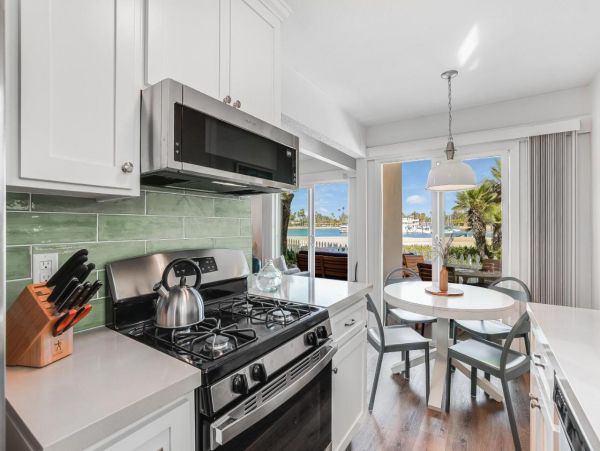 San Diego Two Bedroom Condo With Bay View Sleeps 5 Guests