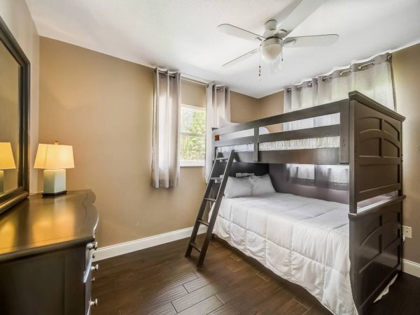 Lovely 3 Bedroom Home with Private Pool & Dock