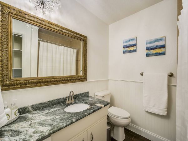 Lovely 3 Bedroom Home with Private Pool & Dock