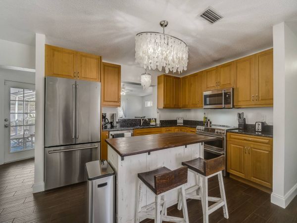 Lovely 3 Bedroom Home with Private Pool & Dock