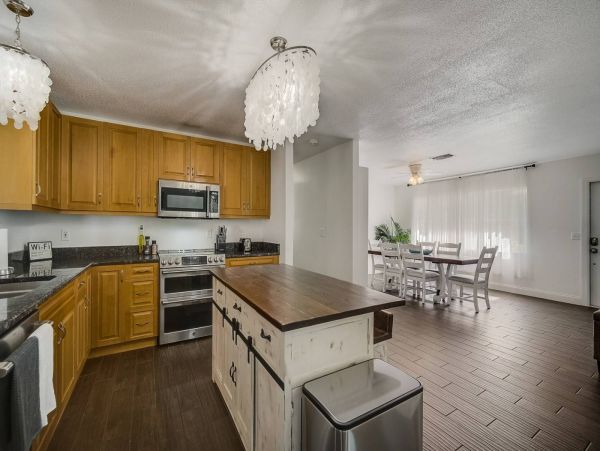 Lovely 3 Bedroom Home with Private Pool & Dock