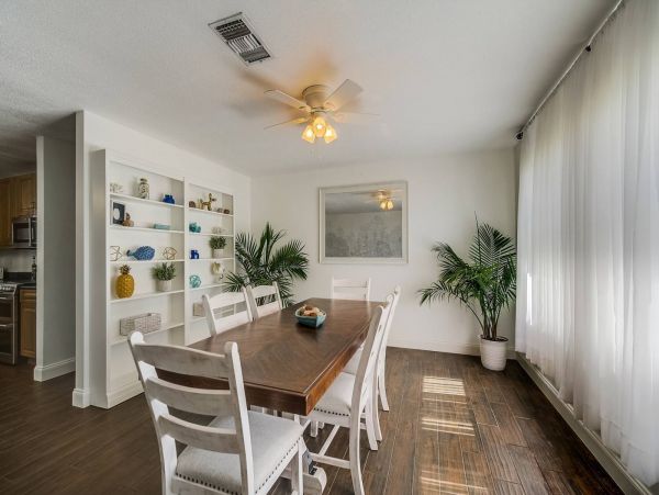 Lovely 3 Bedroom Home with Private Pool & Dock