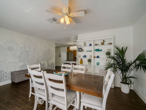 Lovely 3 Bedroom Home with Private Pool & Dock