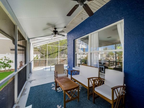 Lovely 3 Bedroom Home with Private Pool & Dock