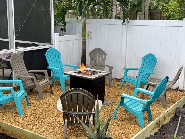 Lovely 3 Bedroom Home with Private Pool & Dock