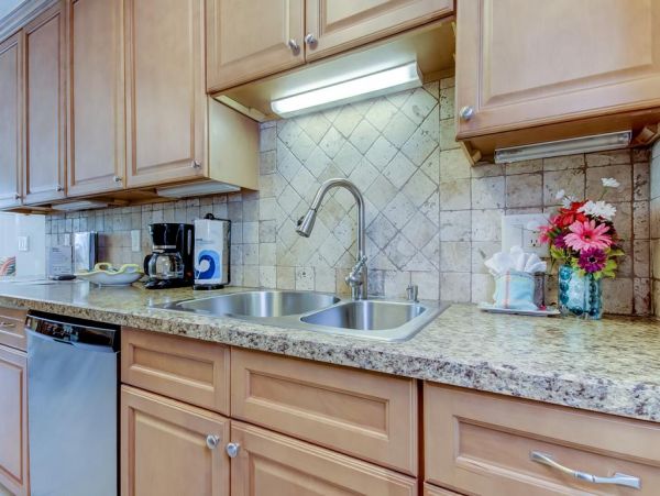 Indian Rocks 2 bedroom bungalow steps from the beach