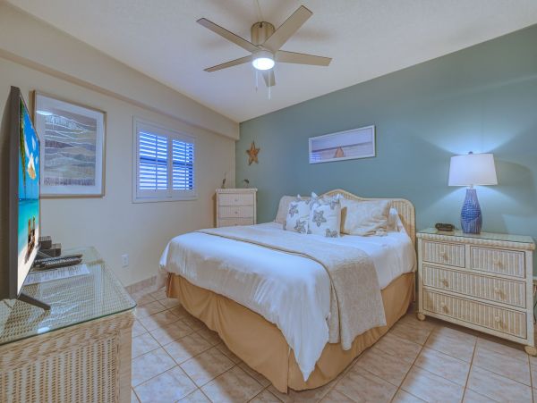 Beach Front One Bedroom Vacation Condo in Indian Shores
