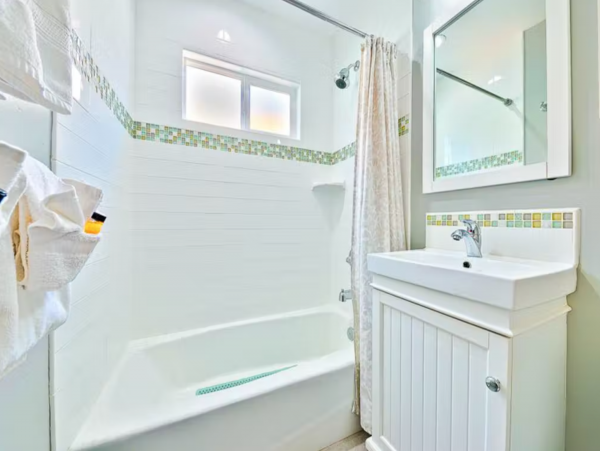 Remodeled duplex Walk to Kellogg Beach