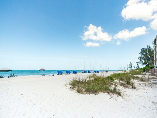 Indian Rocks Beach Two Bedroom Condo with Breathtaking Waterway Views