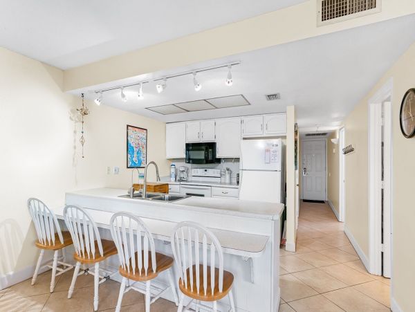On Beach Vacation Condo in Indian Shores with Gulf Views