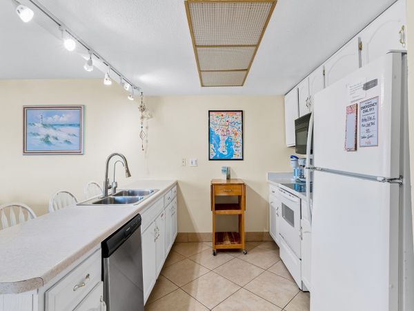 On Beach Vacation Condo in Indian Shores with Gulf Views