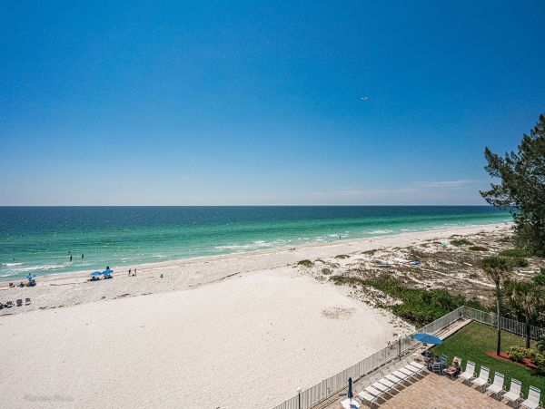 Three Bedroom Lovely Condo Gulf Front