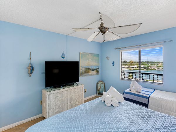 Three Bedroom Lovely Condo Gulf Front