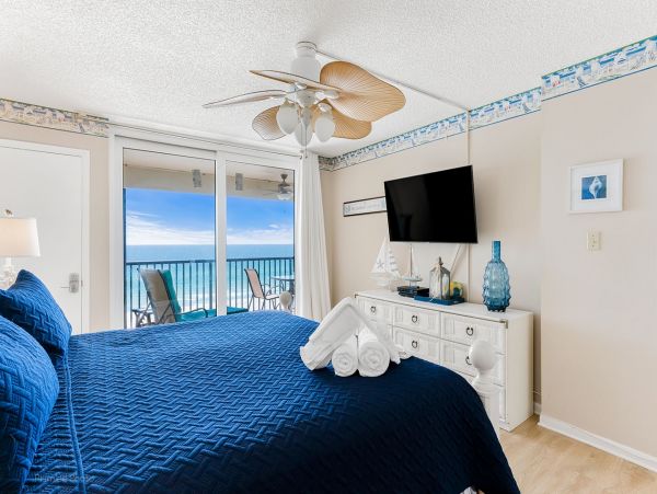 Three Bedroom Lovely Condo Gulf Front