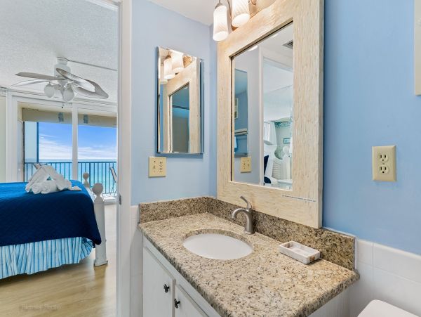 Three Bedroom Lovely Condo Gulf Front