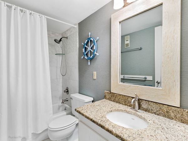 Three Bedroom Lovely Condo Gulf Front