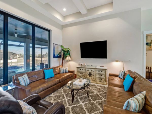 Cape Coral Vacation Home Three Bedroom with Pool