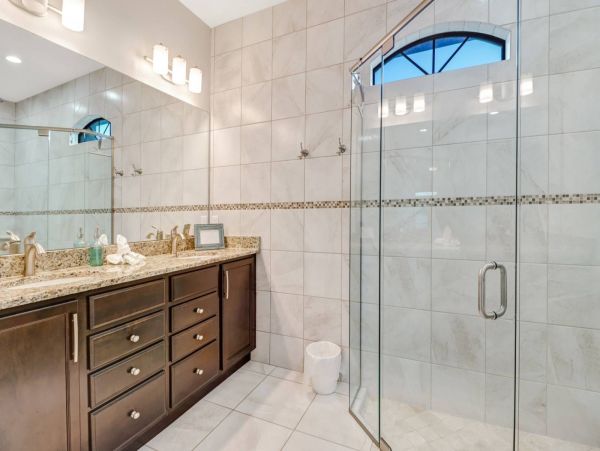 Beautiful 3 Bedroom Plus Den Vacation Home with Pool Sleeps 8