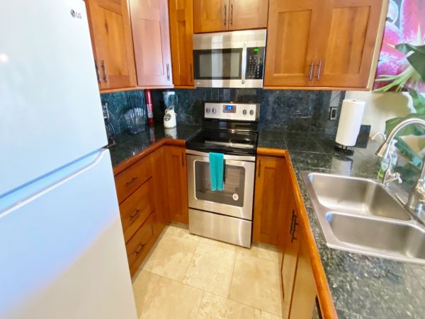 2 Bedroom Condo Communal Pools, Hot Tub, BBQs & Tennis Court
