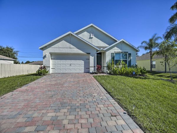 Cape Coral Four Bedroom Pool Vacation Home