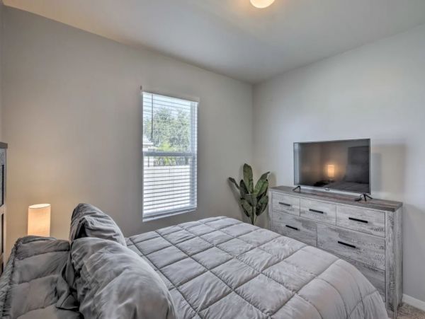 Cape Coral Four Bedroom Pool Vacation Home