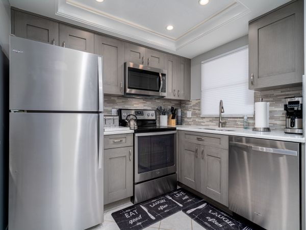 Fort Myers Vacation Condo 2 Bedrooms Sleeps 6 Walk to Beach