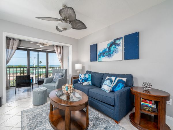 Fort Myers Vacation Condo 2 Bedrooms Sleeps 6 Walk to Beach