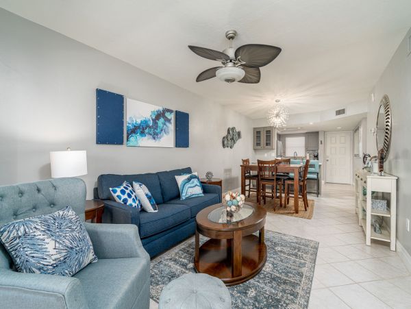 Fort Myers Vacation Condo 2 Bedrooms Sleeps 6 Walk to Beach