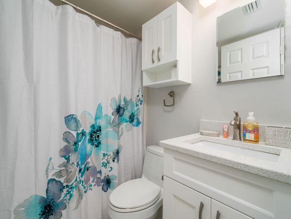Fort Myers Vacation Condo 2 Bedrooms Sleeps 6 Walk to Beach