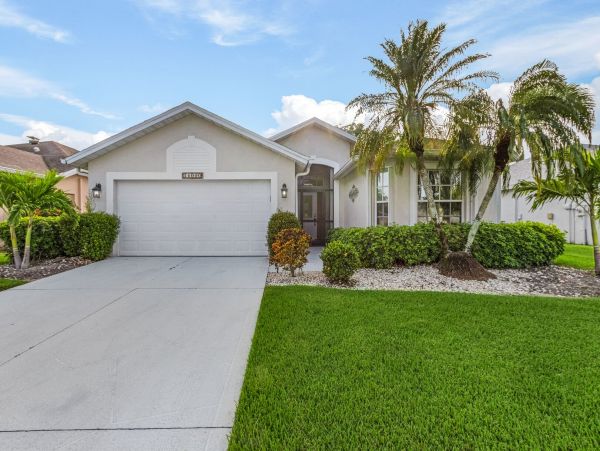 Fort Myers Three Bedroom Vacation Rental Sleeps 8 Guests