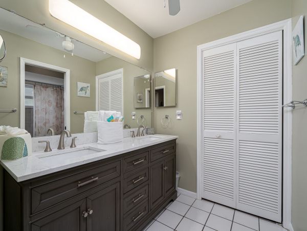 Fort Myers Lake Front 3 Bedroom Home