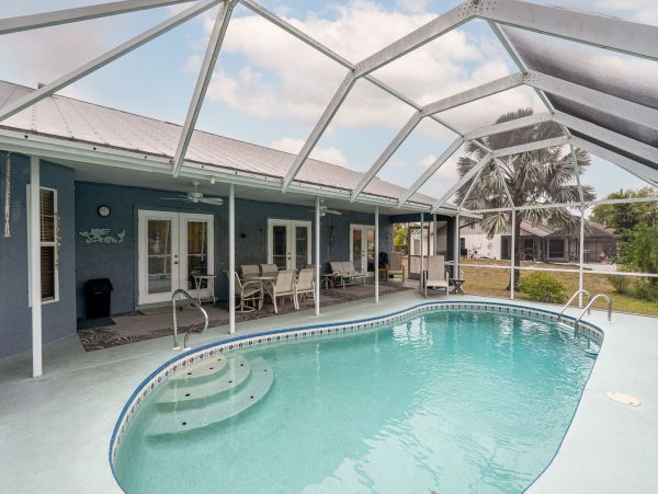 Fort Myers Lake Front 3 Bedroom Home