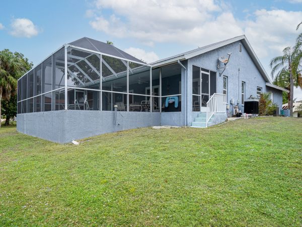 Fort Myers Lake Front 3 Bedroom Home
