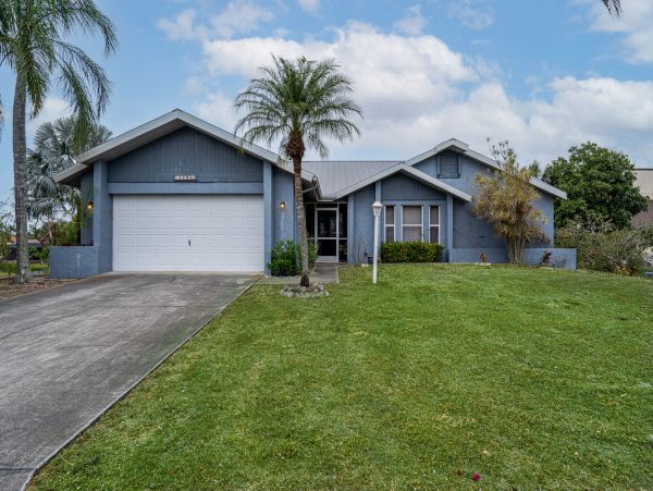 Fort Myers Lake Front 3 Bedroom Home