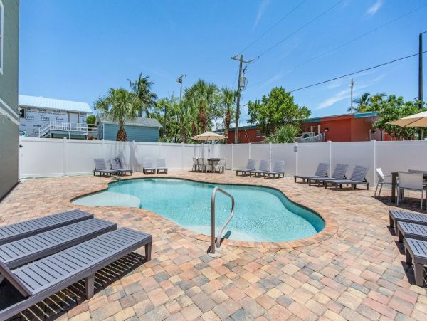 Fort Myers Beach Charming Three Bedroom Gulf Side Retreat