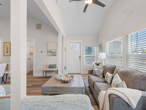 Fort Myers Beach Charming Three Bedroom Gulf Side Retreat